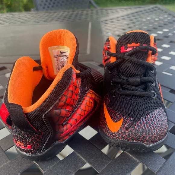 Nike LeBron XII Reptile - Picture 2 of 5